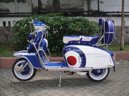 Lambretta LIS in BLue/White MOD Target