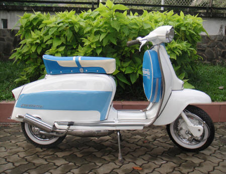 Lambretta LI Series III in White/Pastel Blue
