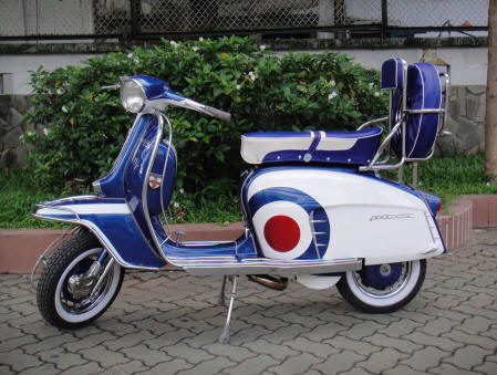 Lambretta LI Special in Blue/White MOD Target