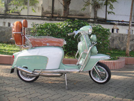 Lambretta LI Special in Turquoise Blue/White