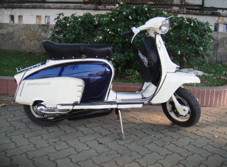 Lambretta LIS 150cc in White/Steel Blue