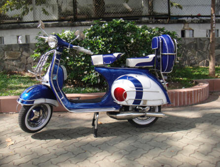 Vespa VBB 150 in Blue/White MOD Target