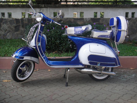 Vespa VBB 150 in Dark Cobalt/White