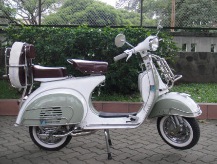 Vespa VBB Standard 150 in White/Iceplant Green width=